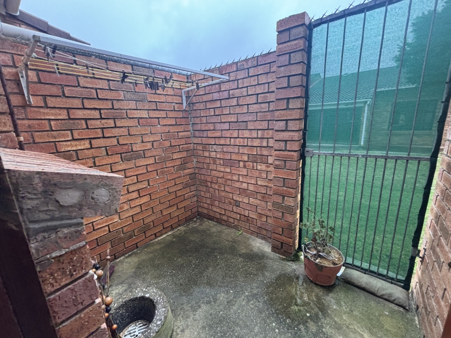 To Let 1 Bedroom Property for Rent in Fernglen Eastern Cape